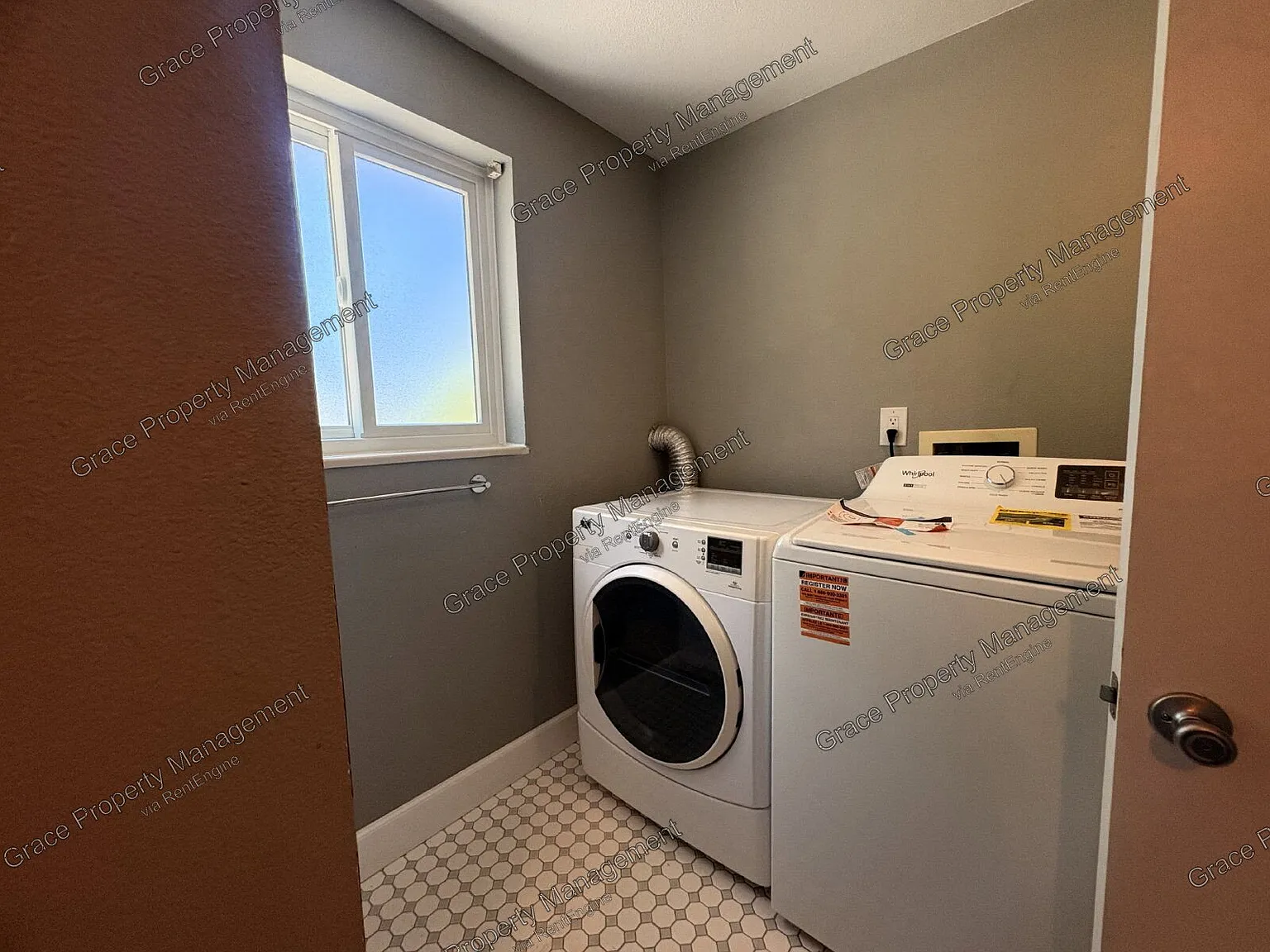 3 bed, 2.0 bath, 1132 sqft, $2,100 — Photo 2