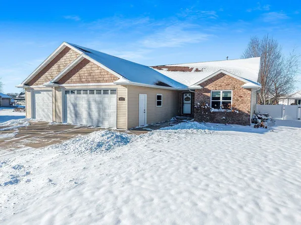1012 Tana Ln, Menasha, WI 54952