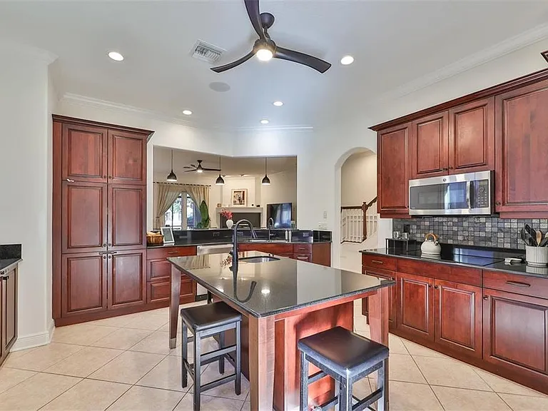 602 Saxony Blvd — Photo 12