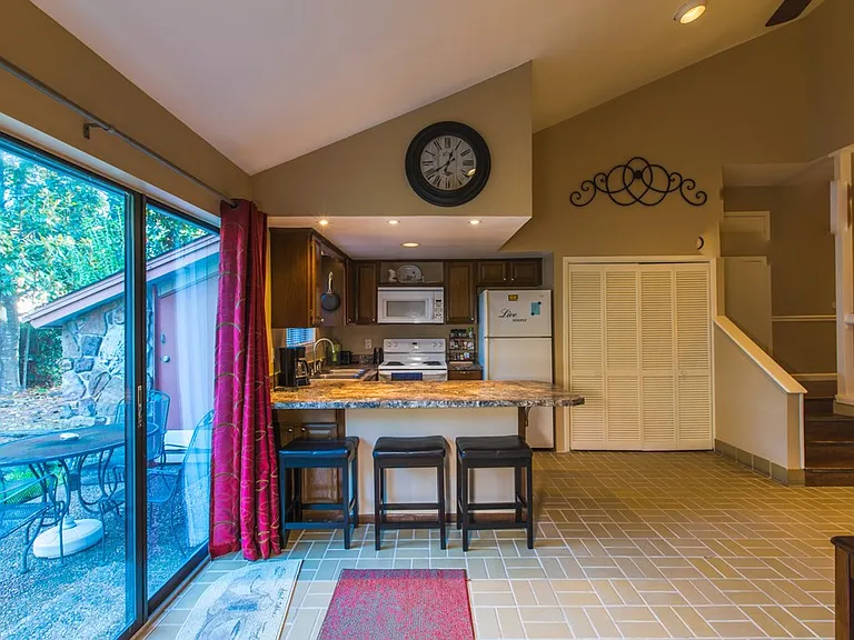 408 Club Villa — Photo 13
