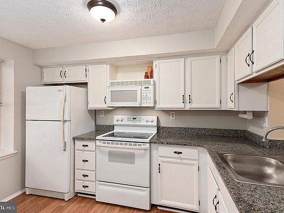 5th image of 8285 Mary Lee Ln