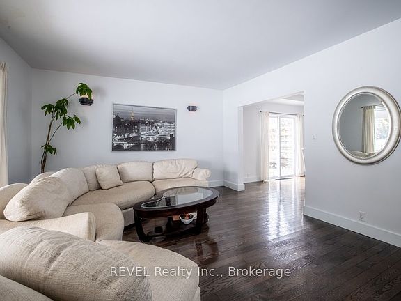 5th image of 3852 Highland Dr