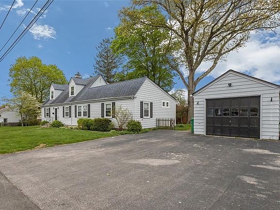 4th image of 20 Bassett Ave