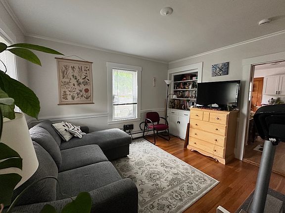 5th image of 27 Mount Vernon St Floor 1