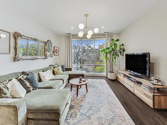 5th image of 1918 W Armitage Ave APT 2B