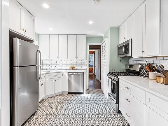 4th image of 5869 Granada Ln
