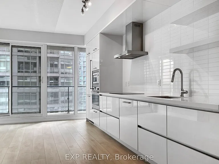 2221 Yonge St #1906 — Photo 4