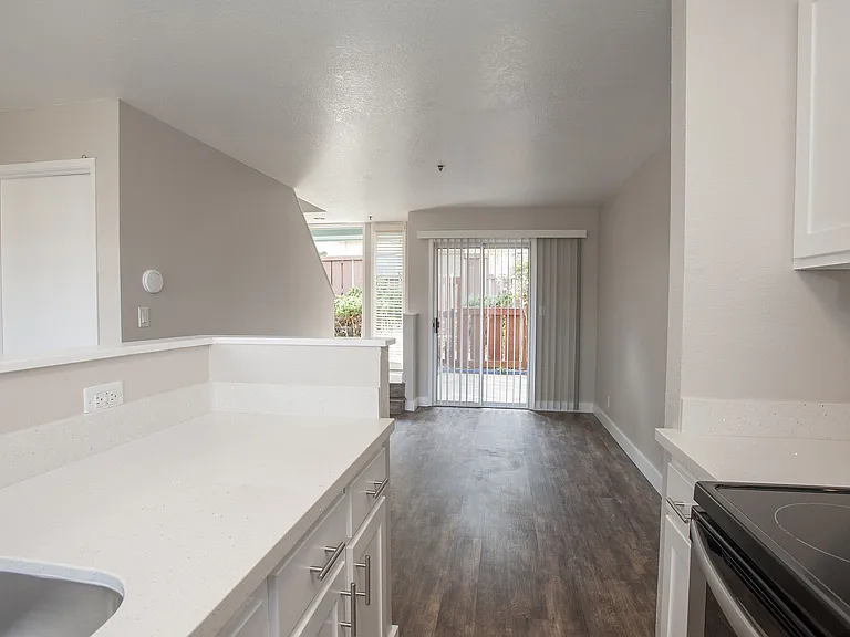Pacific Vista — Photo 5