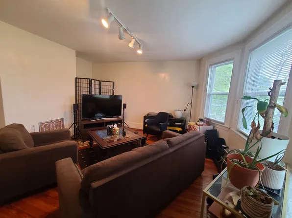 5A Kendall St #2, Brookline, MA 02445