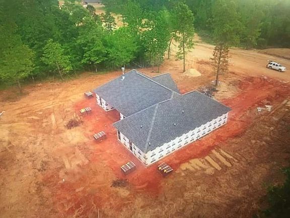 5th image of 150 Lillian Dr