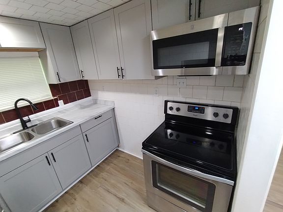 4th image of 3052 Trout River Blvd