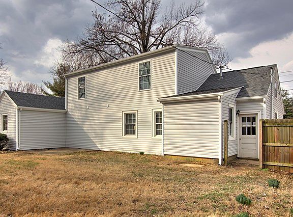 4th image of 1911 Lewis Ln