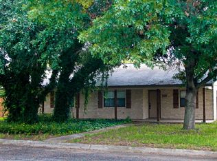 109 Larkspur Dr, Uvalde, TX 78801