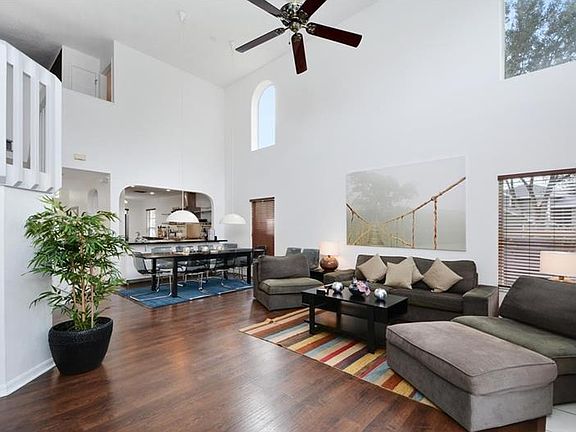3rd image of 2102 Mallory Cir