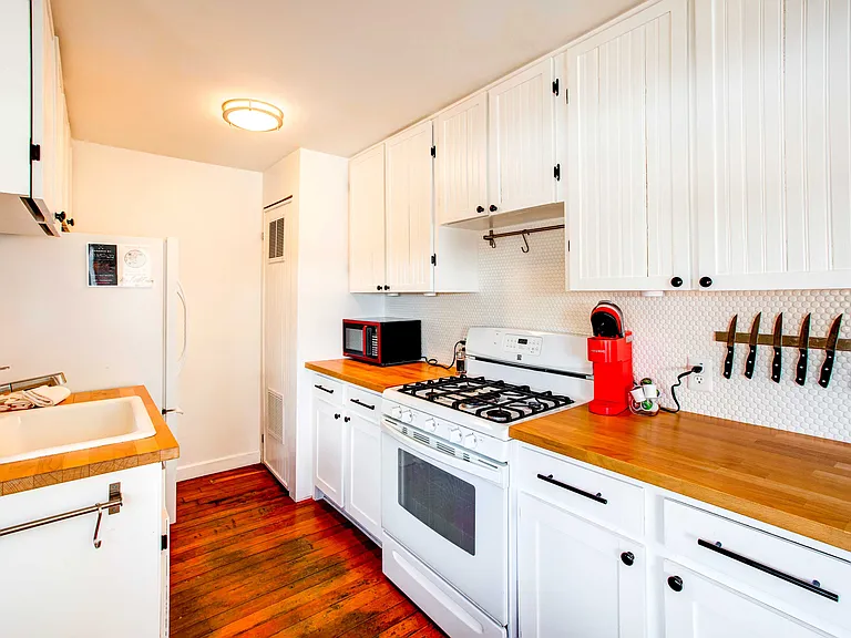 506 N Fairview St — Photo 4
