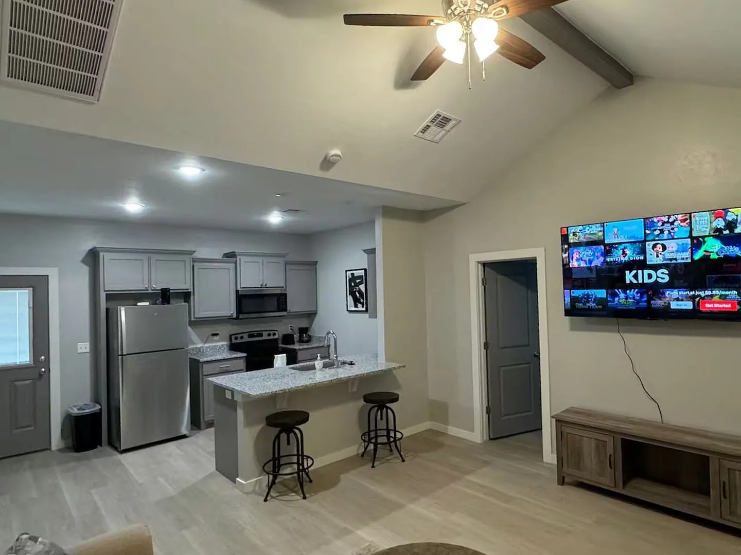 Fully Furnished 2BR/2BA | Brand-new w/ All Utilities Included — Photo 4