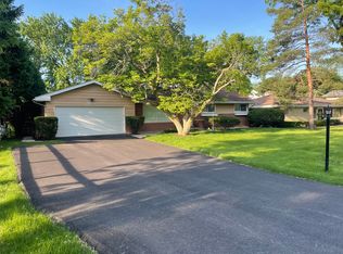 910 E Liberty Dr, Wheaton, IL 60187