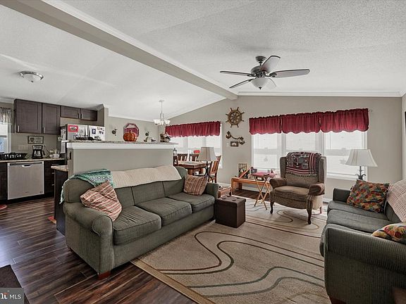 3rd image of 135 Rodeo Cir