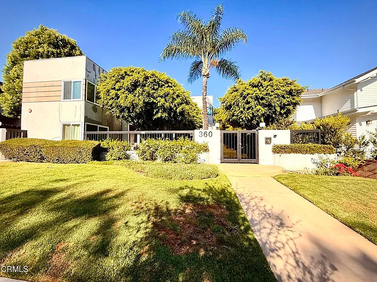 360 S Los Robles Ave #9 — Photo 2