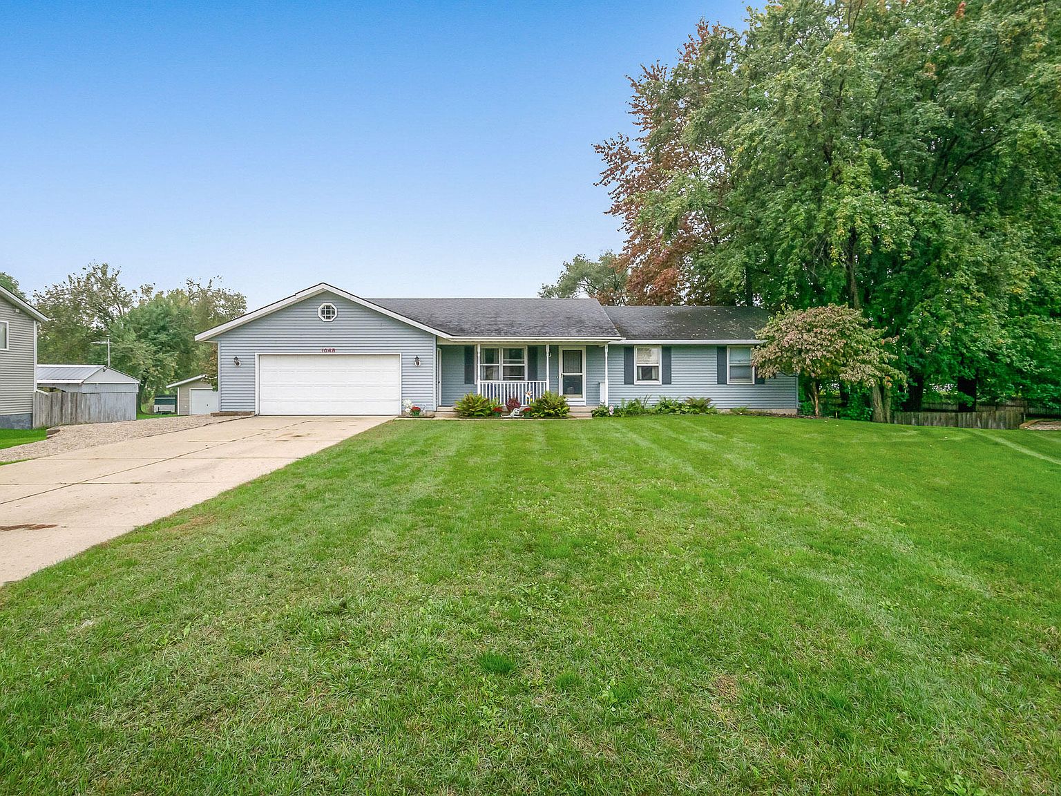 1048 Meadow Ln, Jenison, MI 49428 Zillow