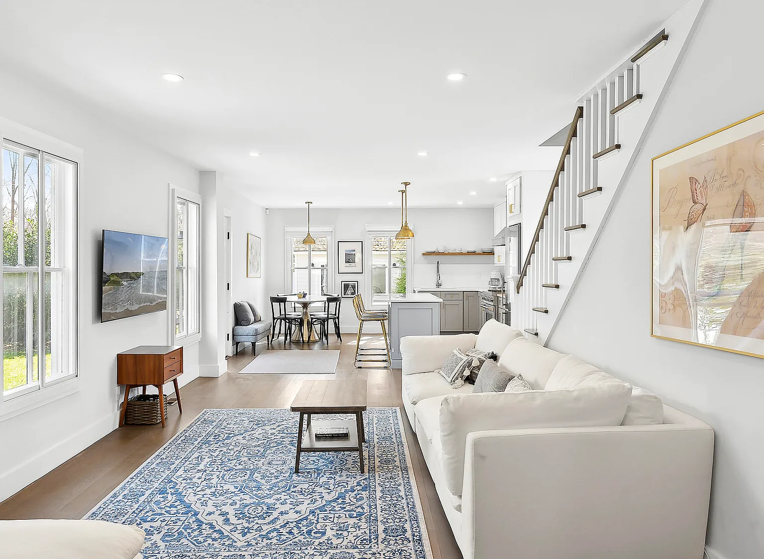 Sag Harbor Village Fully Renovated 4 BR with Pool — Photo 3
