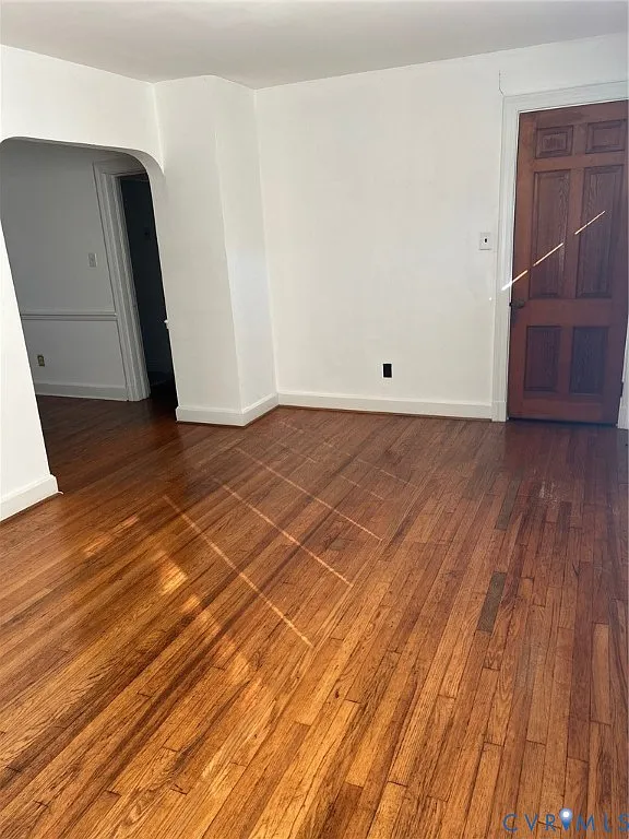 3 bed, 1.0 bath, 2064 sqft, $1,900 — Photo 3