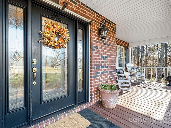3rd image of 104 Clearwater Dr