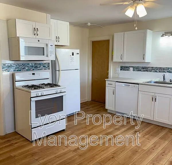 94 Anthony Ave #2R — Photo 3