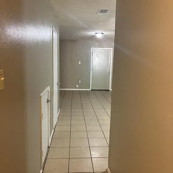 1435 Jasper Ave #C — Photo 6