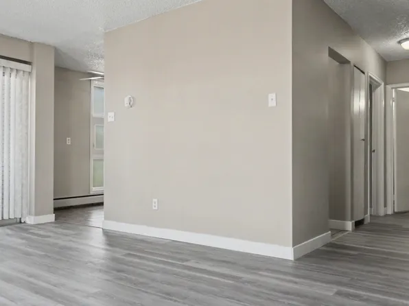 Elizabeth Manor Apartments