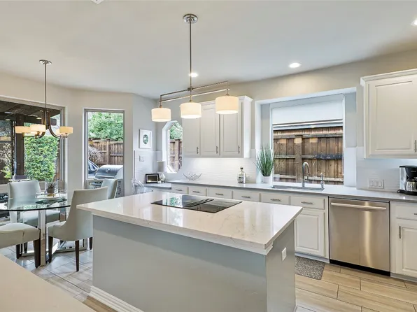 2809 Springbranch Ct, Grapevine, TX 76051