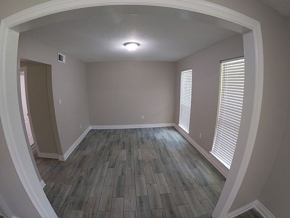 5th image of 2614 N Woodloch St