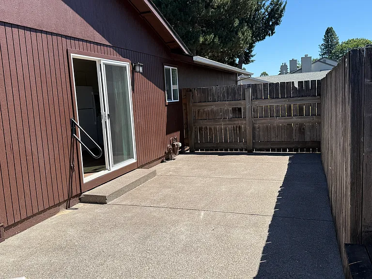 1412 Madras St SE #1412 — Photo 3