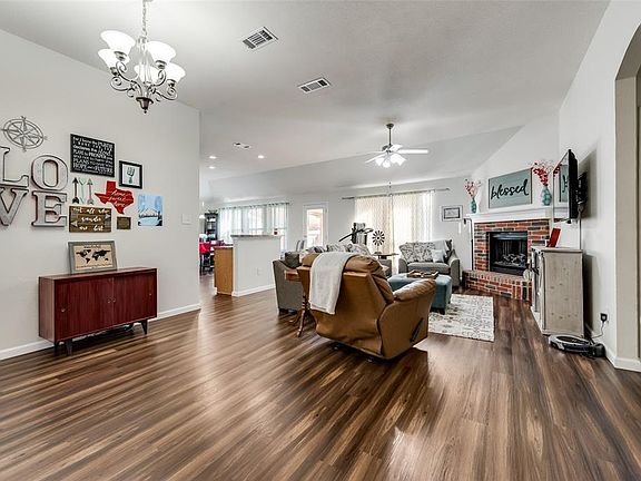 4th image of 1608 Northview Dr