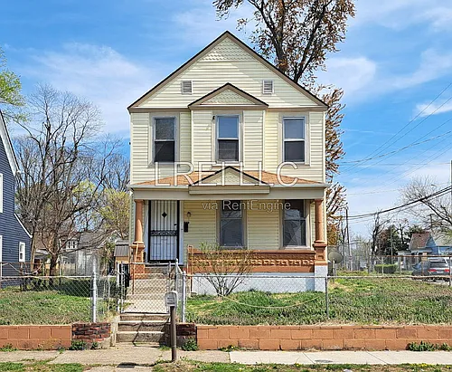 1371 Olive St Photo 1