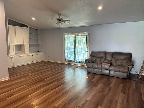 4th image of 1001 E Byers Ave