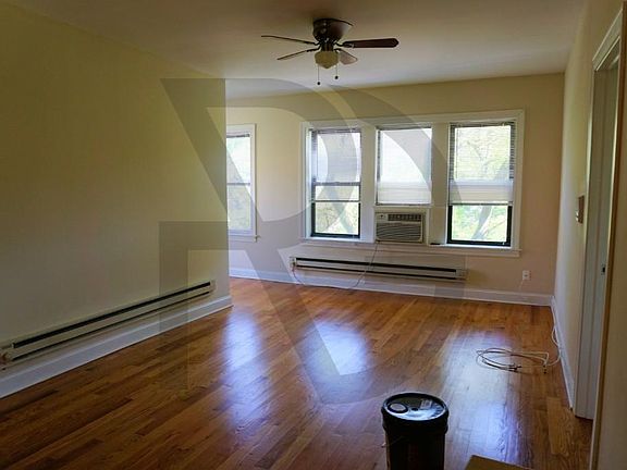 2nd image of 3720 N Pine Grove Ave #3720E3