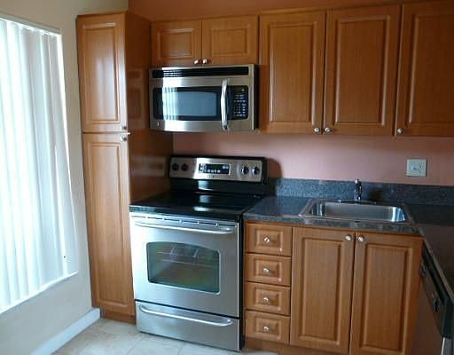 5th image of 4001 N University Dr #108