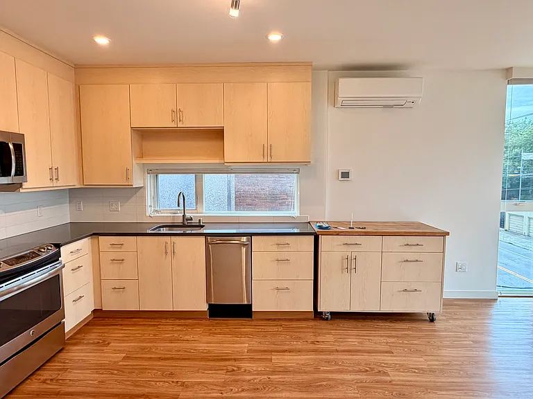 109 12th Ave E #305 — Photo 8