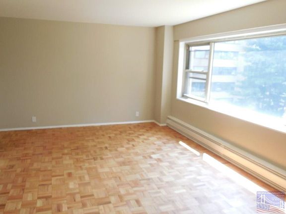 4th image of 3 Fordham Hill Oval APT 4A