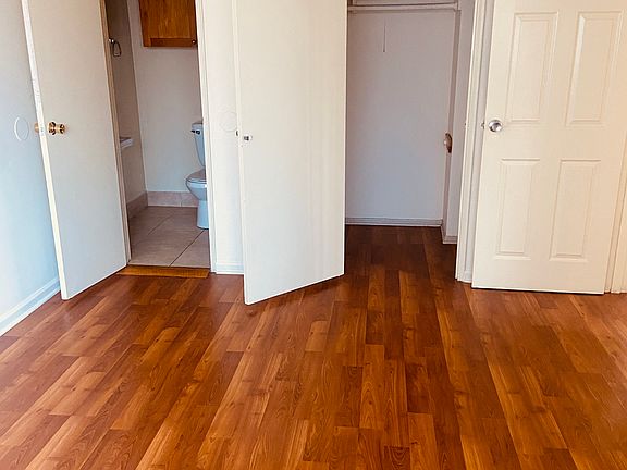5th image of 12921 Oxnard St #2