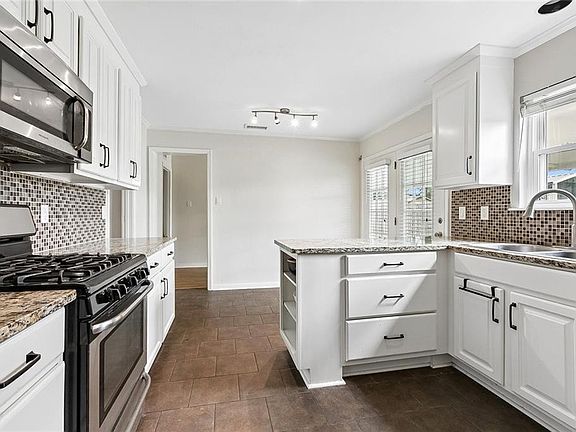 5th image of 2101 Riviere Ave
