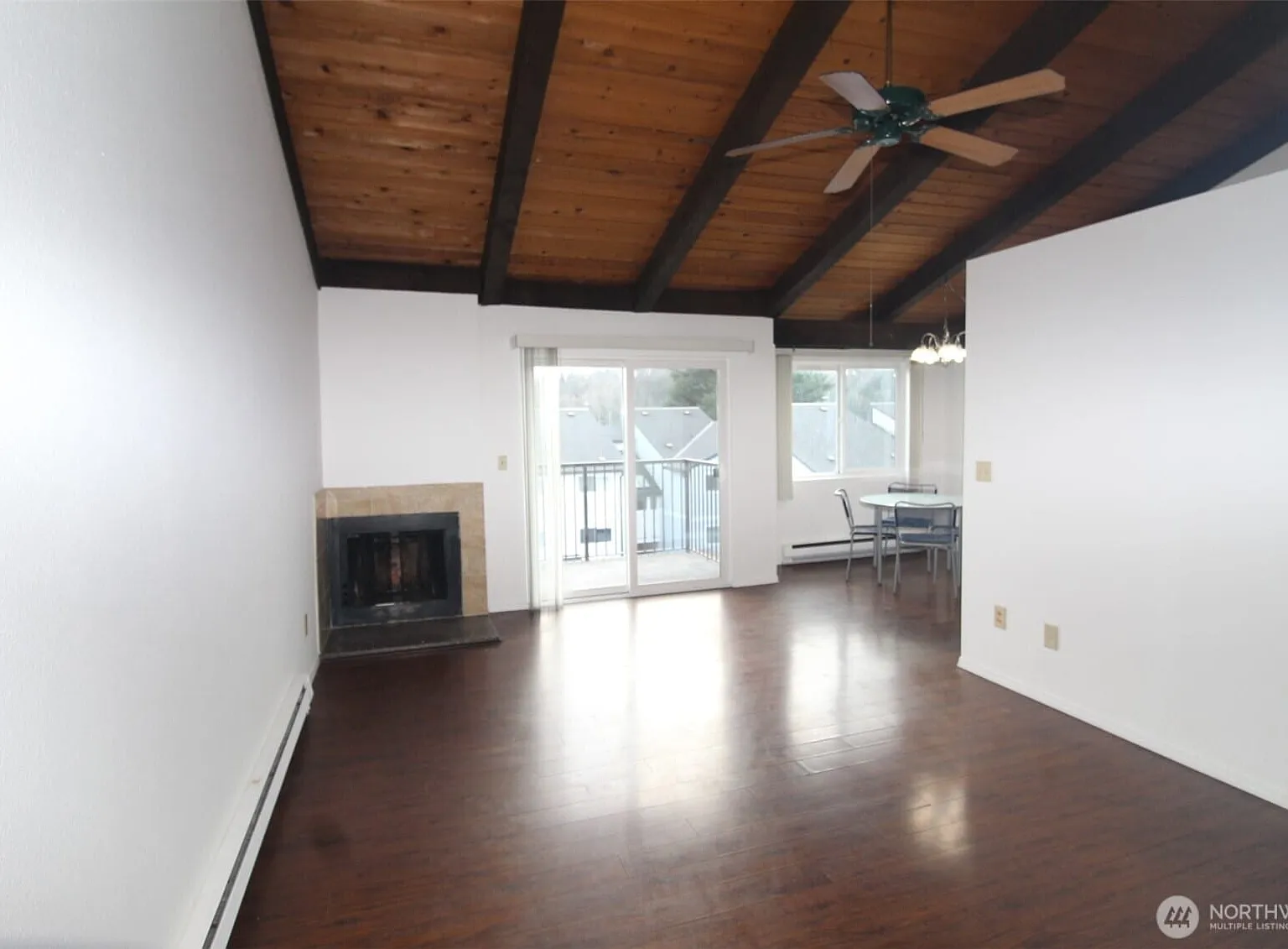2 bed, 1.5 bath, 908 sqft, $2,200 — Photo 3
