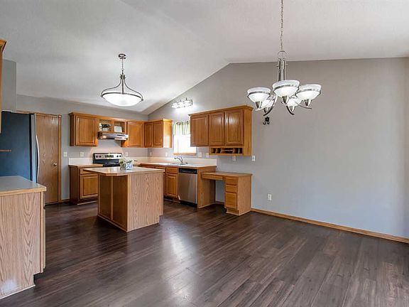 3rd image of 122 S Onewood Cir