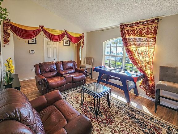 4th image of 53 Bannbury Ln