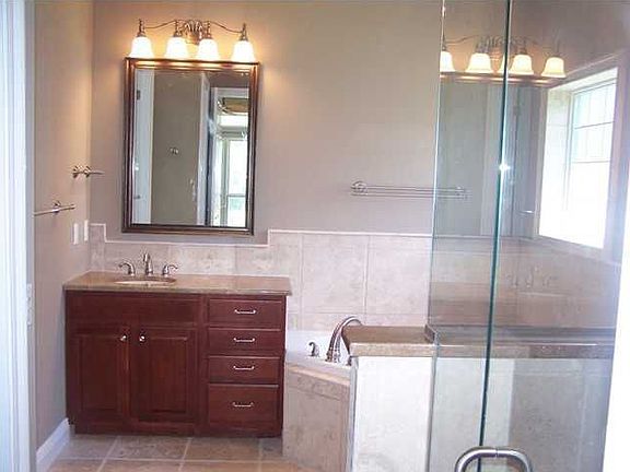 4th image of 1275 Cathleen Dr