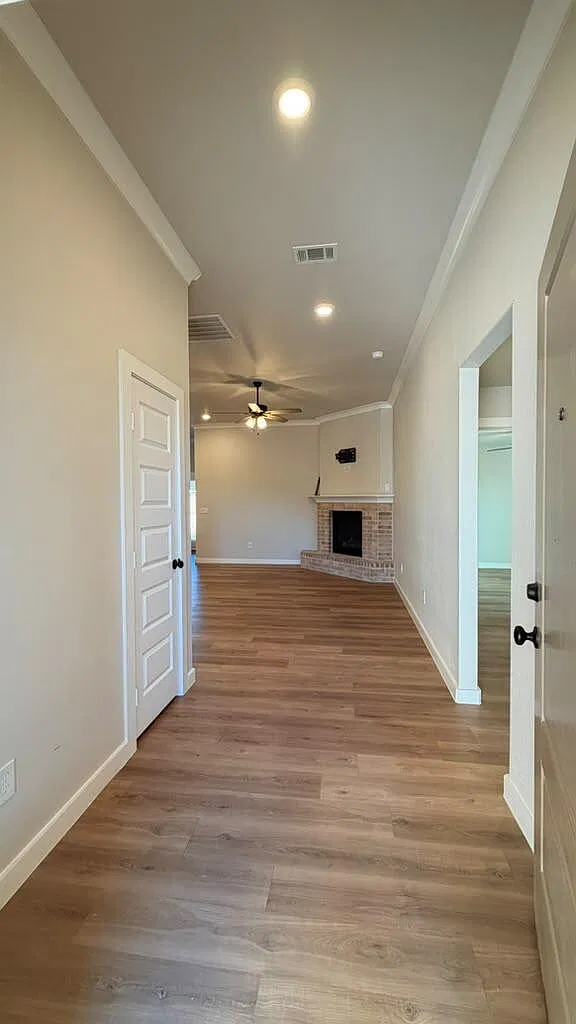 3 bed, 2.0 bath, 1711 sqft, $2,600 — Photo 3