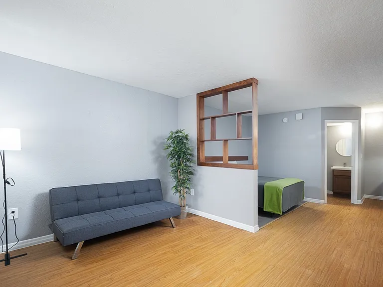 2407 W Vine St — Photo 7