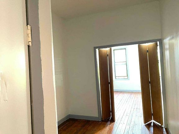 3rd image of 296 Troutman St #3RR