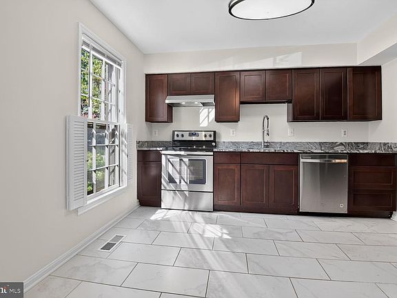 4th image of 2155 Pond View Ct